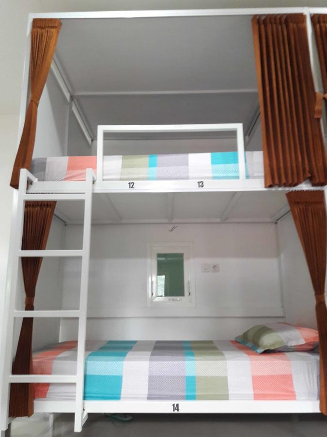 Huize Jon Hostel Malang Exterior foto