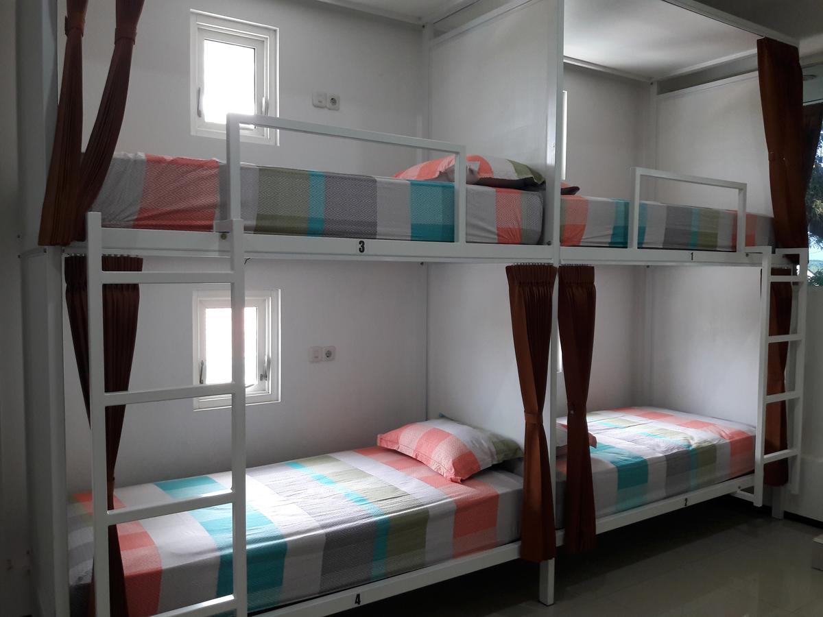 Huize Jon Hostel Malang Exterior foto
